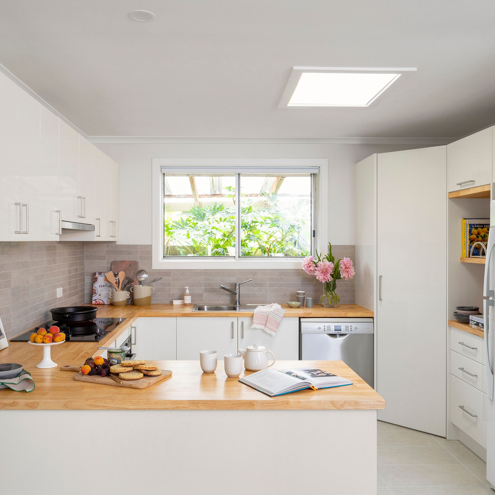 Kaboodle 600mm Buttermilk Modern 3 Drawer Panels