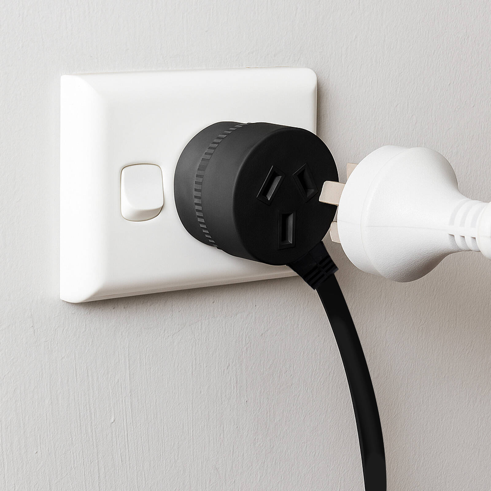 Arlec 2m Black Piggyback Extension Lead