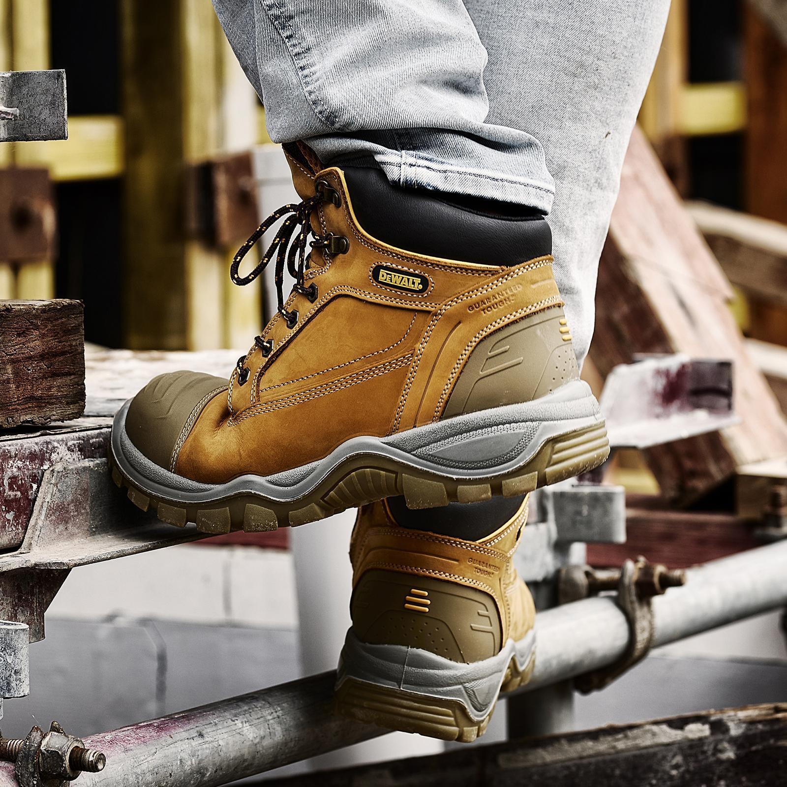 DEWALT Wheat Akron Safety Work Boot Size 6