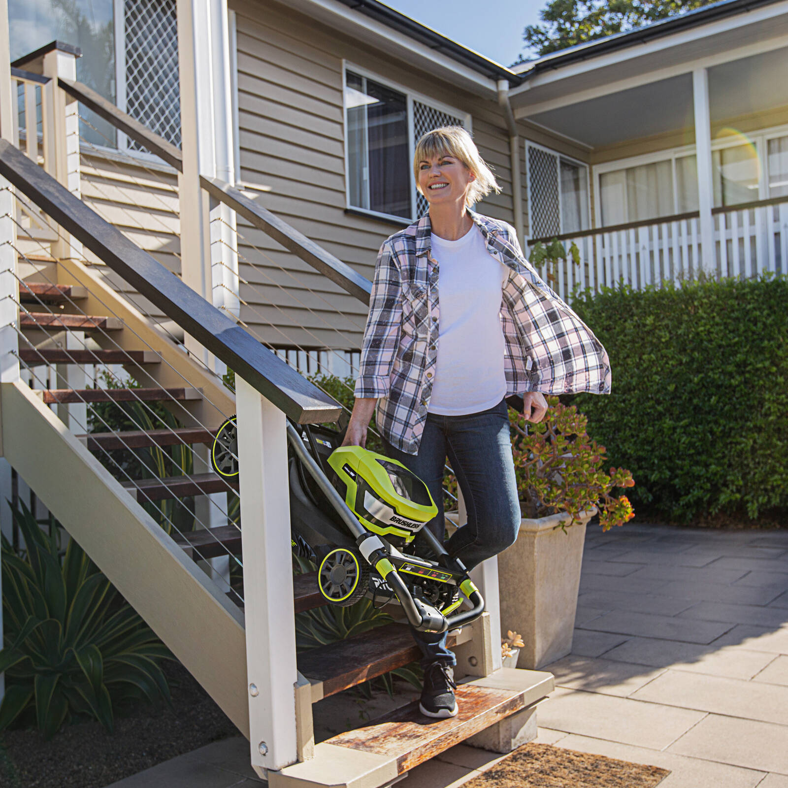 Ryobi 18V ONE+ HP 40cm Lawn Mower 6.0Ah Kit RLM1840BLX6 4 Ryobi 18V ONE+ HP 40cm Lawn Mower 6.0Ah Kit RLM1840BLX6