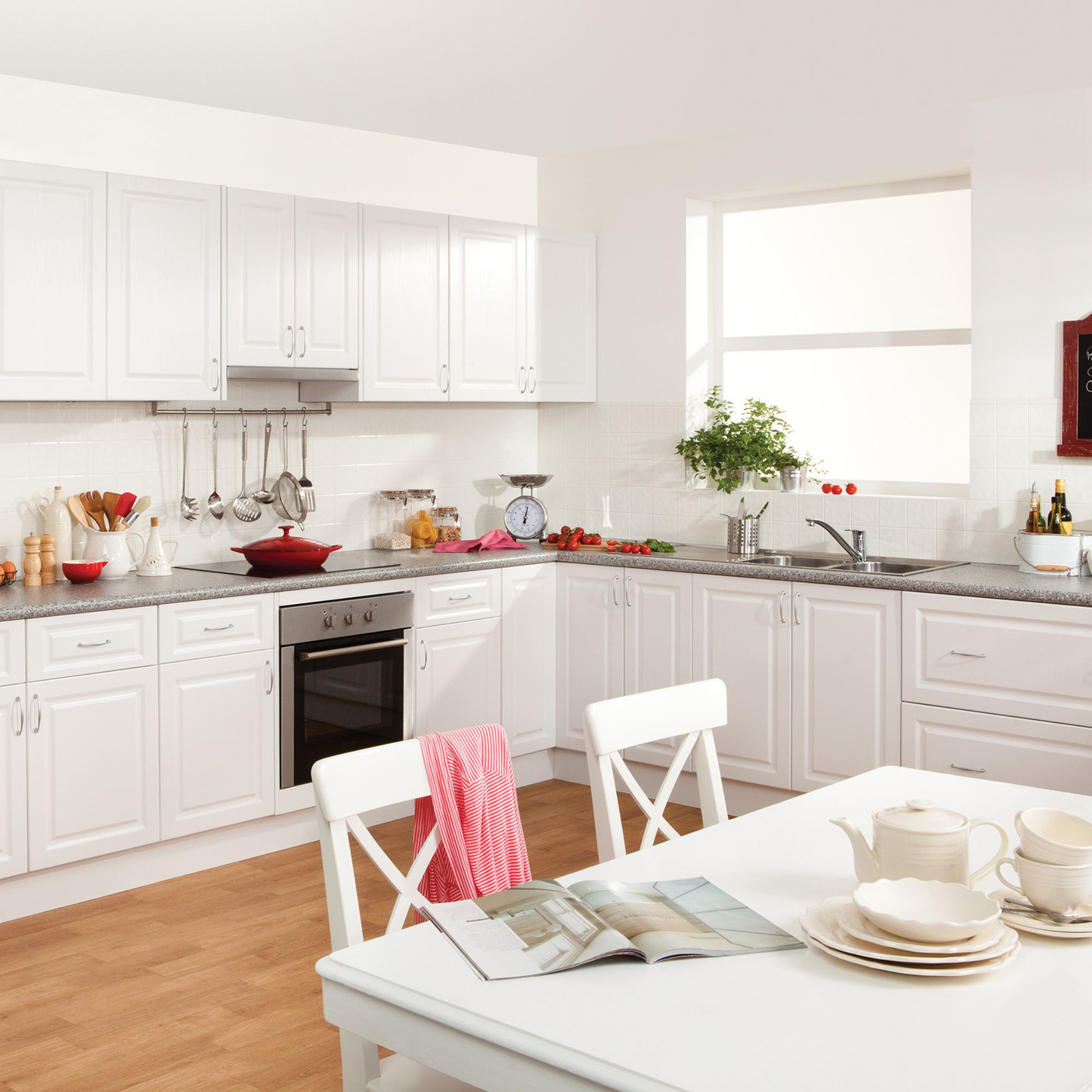 Kaboodle 600mm Provincial White Heritage Pantry Door