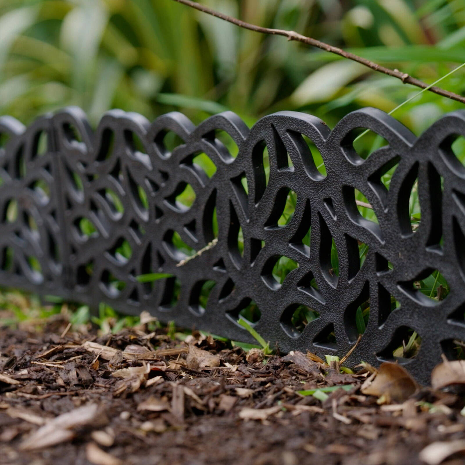 Matrix 900 x 150mm Charcoal Falling Leaves Garden Edging