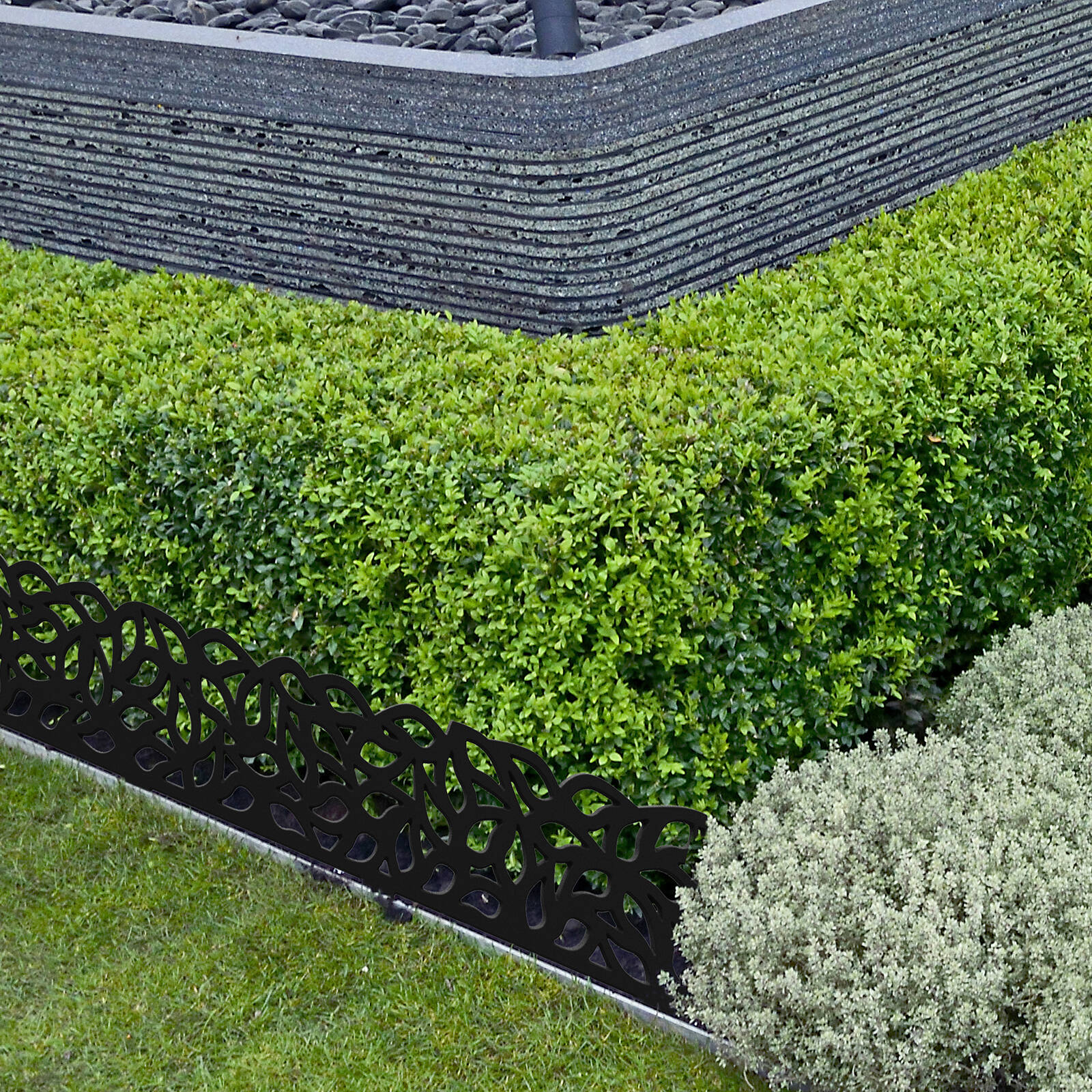 Matrix 900 x 150mm Charcoal Falling Leaves Garden Edging