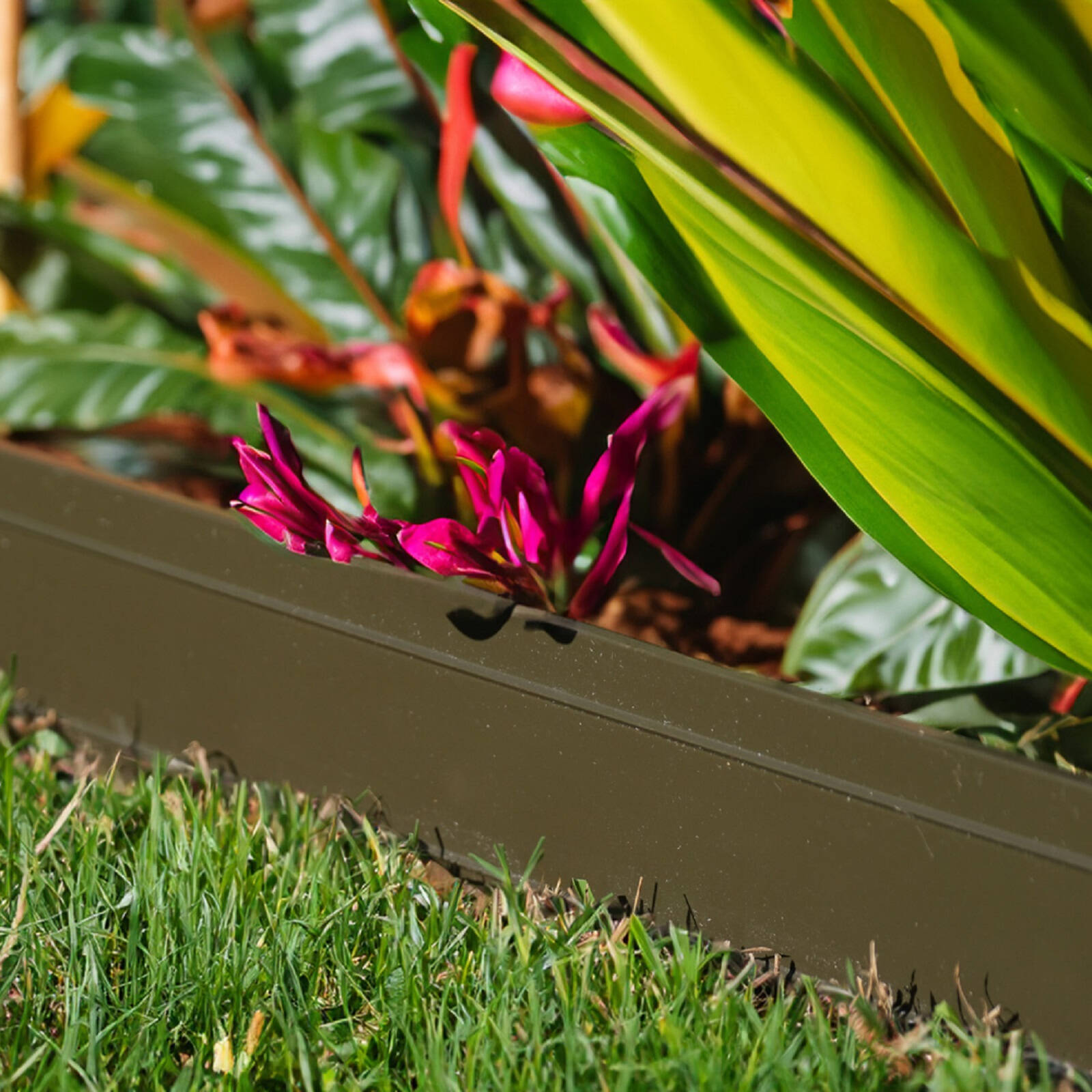 Tuff Edge 2m Olive Powder Coated Aluminium Garden Edge - 6 Pack 10 Tuff Edge 2m Olive Powder Coated Aluminium Garden Edge - 6 Pack