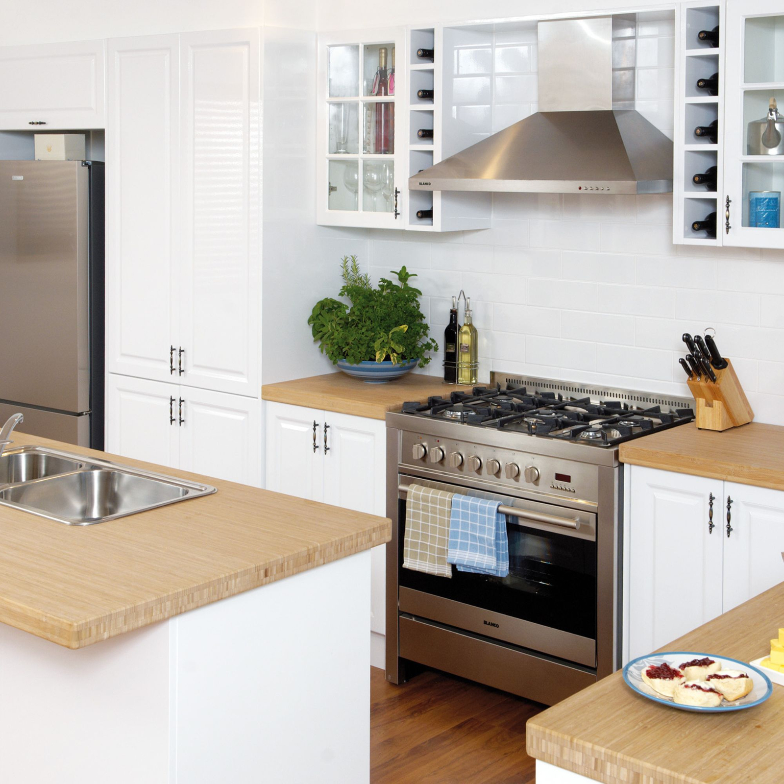 Kaboodle 600mm Gloss White Heritage 3 Drawer Panels