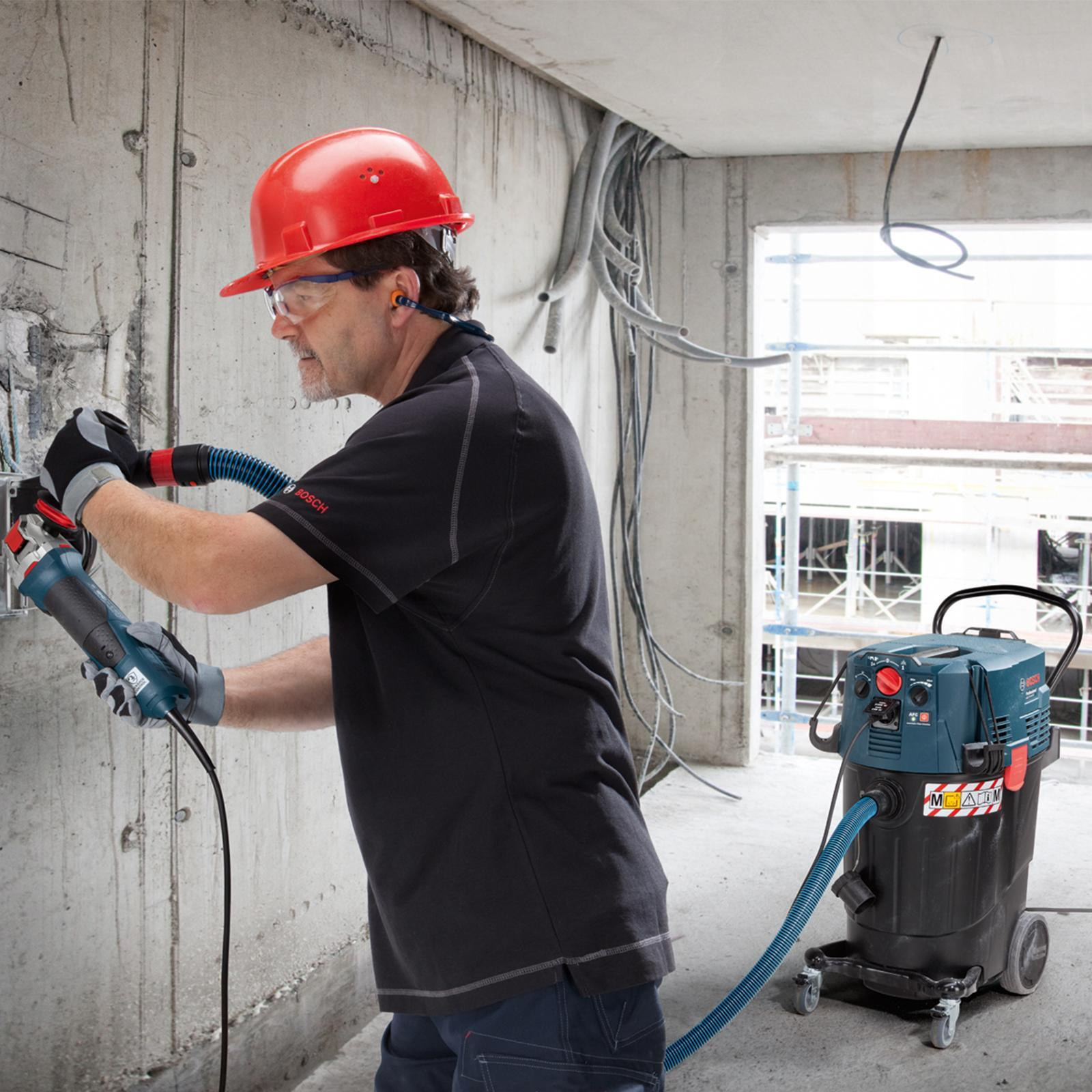 Bosch Professional 1200W 55L M-Class Wet / Dry Dust Extraction Vacuum 06019C3340 3 Bosch Professional 1200W 55L M-Class Wet / Dry Dust Extraction Vacuum 06019C3340