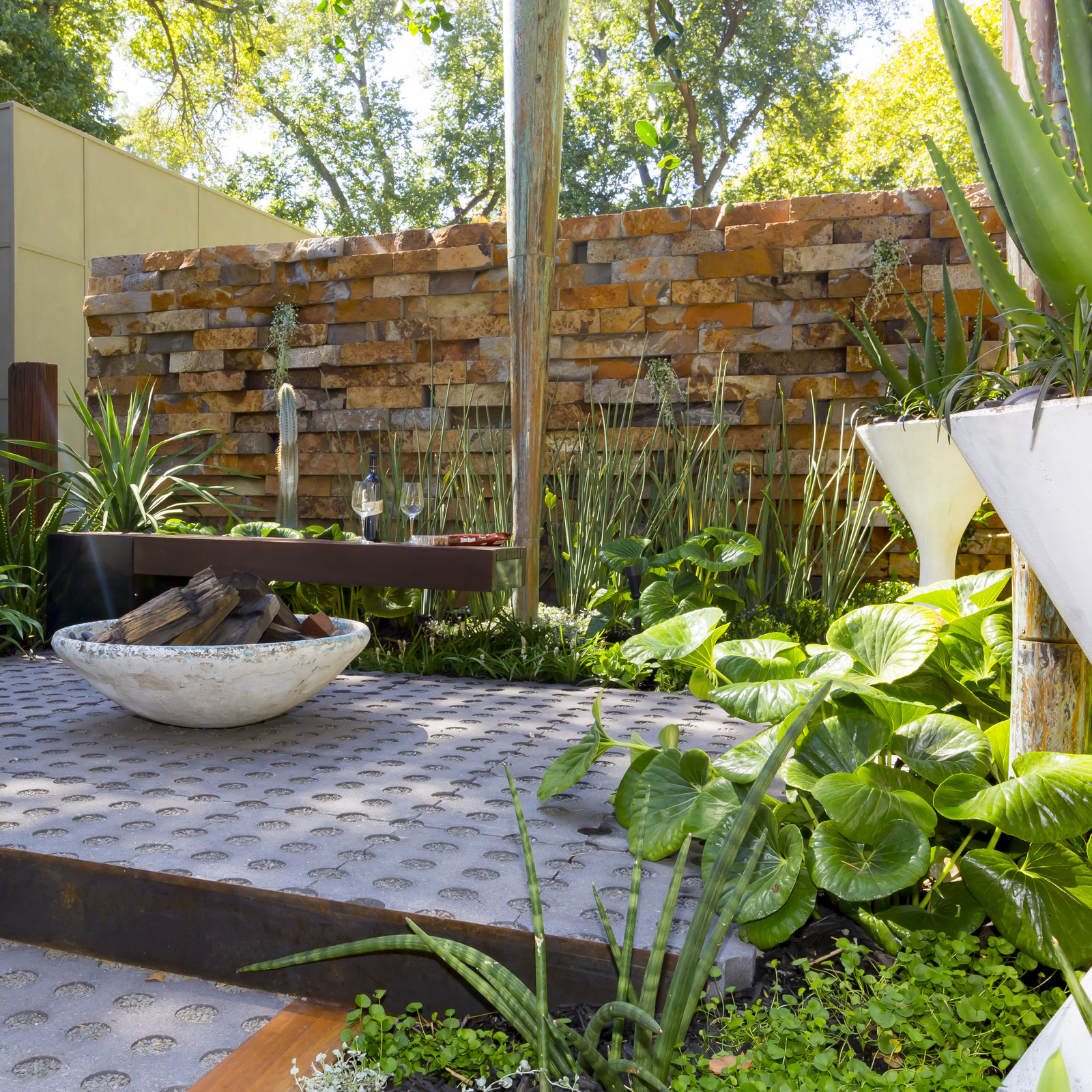 Adbri Masonry 420 x 315 x 95mm Charcoal Turfgrid Paver 5 Adbri Masonry 420 x 315 x 95mm Charcoal Turfgrid Paver